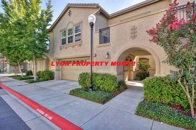 Foto del edificio - 3301 N Park Dr