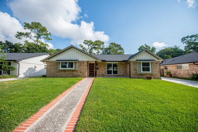 Foto del edificio - 926 Chantilly Ln