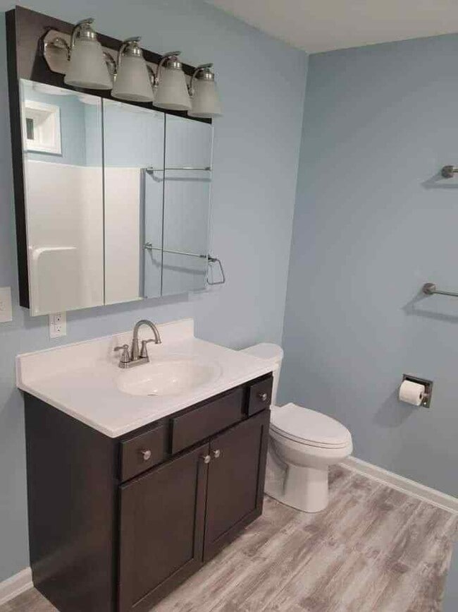 Building Photo - 407 E Center St