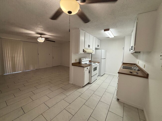 Foto del edificio - 5181 E Olive Ave