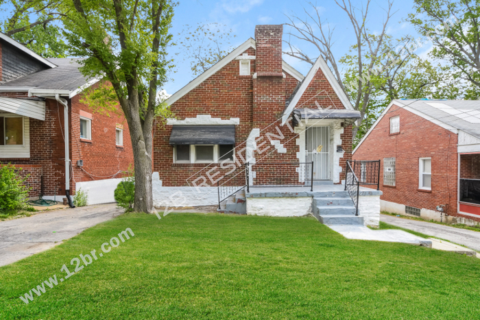 Primary Photo - 2-Bedroom Home with Bonus Space and Back P...