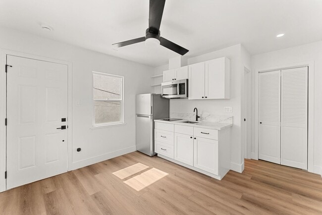 Building Photo - 749-749.5-7495 York Ct