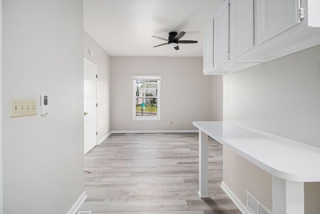 Building Photo - $799 Chic & Renovated 1BR with Style- Ask about our security deposit alternative!