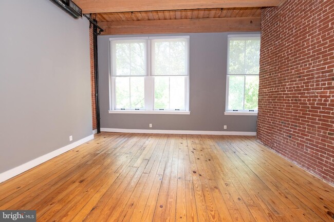 Building Photo - 309 Arch St