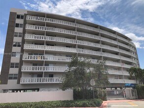 Building Photo - 4141 Nautilus Dr
