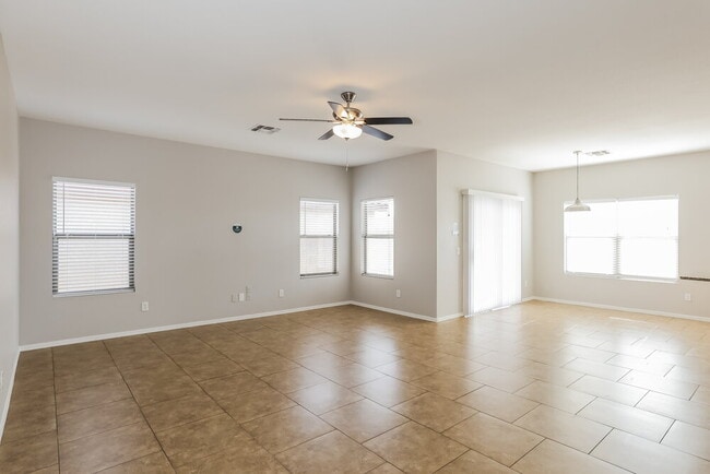 Foto del edificio - 735 E Michigan Ave