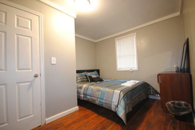 Building Photo - 3bed 2 bath - Fully Furnished Apartment