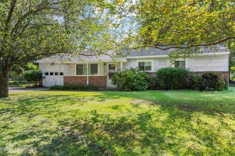 Building Photo - 102 Ivey Ct