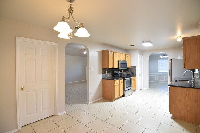Building Photo - 3605 Basset Dr