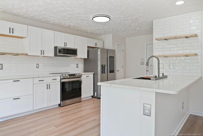 Foto del edificio - 488 Collinwood Dr