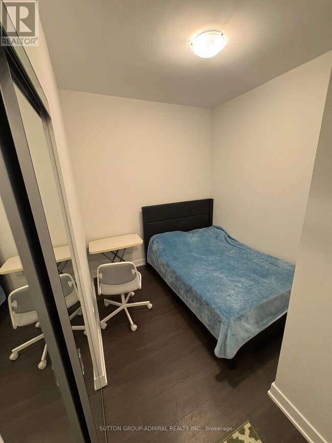 Photo du bâtiment - 430 Square One Dr