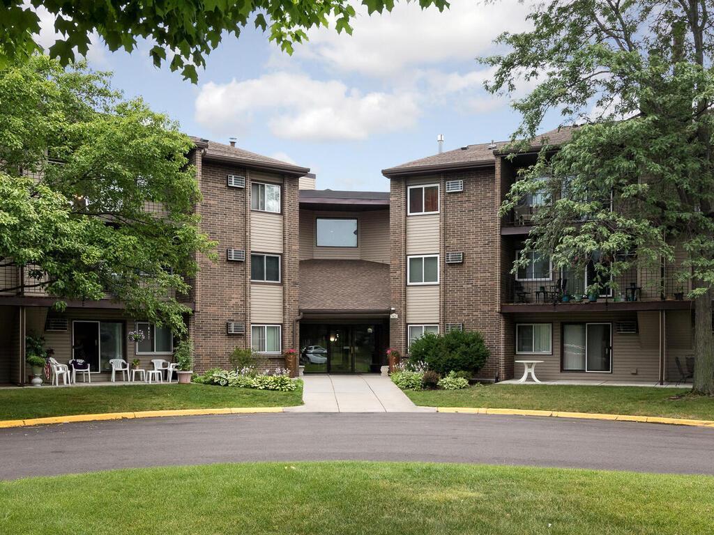 3440 Golfview Dr Unit 311, Eagan, MN 55123 Condo for Rent in Eagan