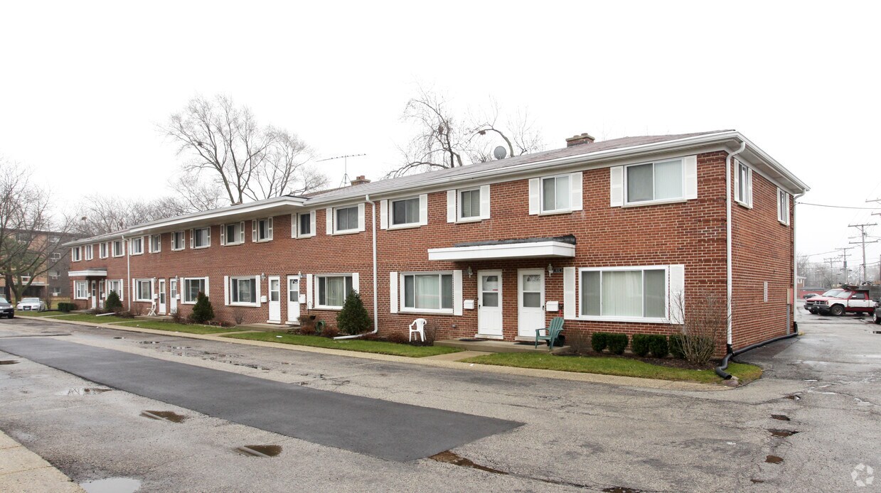 Primary Photo - 1024-1032 N Boxwood Dr