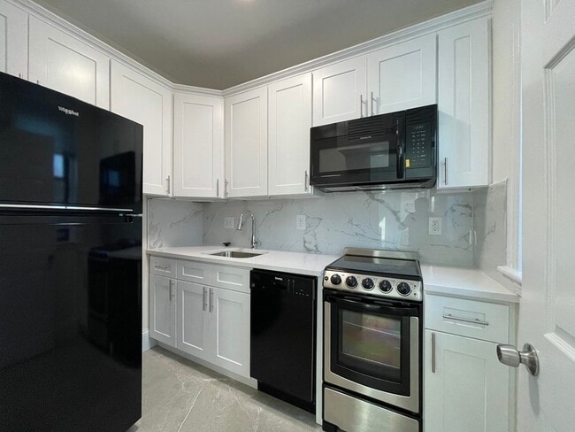 Building Photo - 90 Brainerd Rd