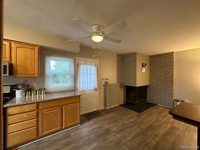 Foto del edificio - 22734 Chestnut Tree