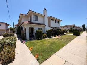 Building Photo - 10500 La Reina Ave
