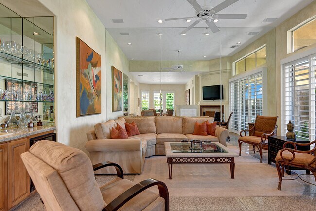 Building Photo - 383 Desert Holly Dr