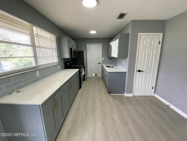 Foto del edificio - 6539 Thurgood Cir E