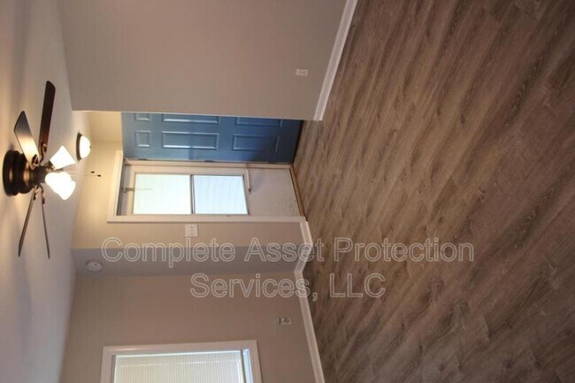 Foto del edificio - 3238 N Lake Park Ave