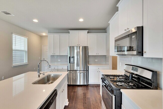 Building Photo - 12121 Cimaizon Dr