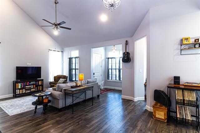 Foto del edificio - 3517 The Commons Pkwy