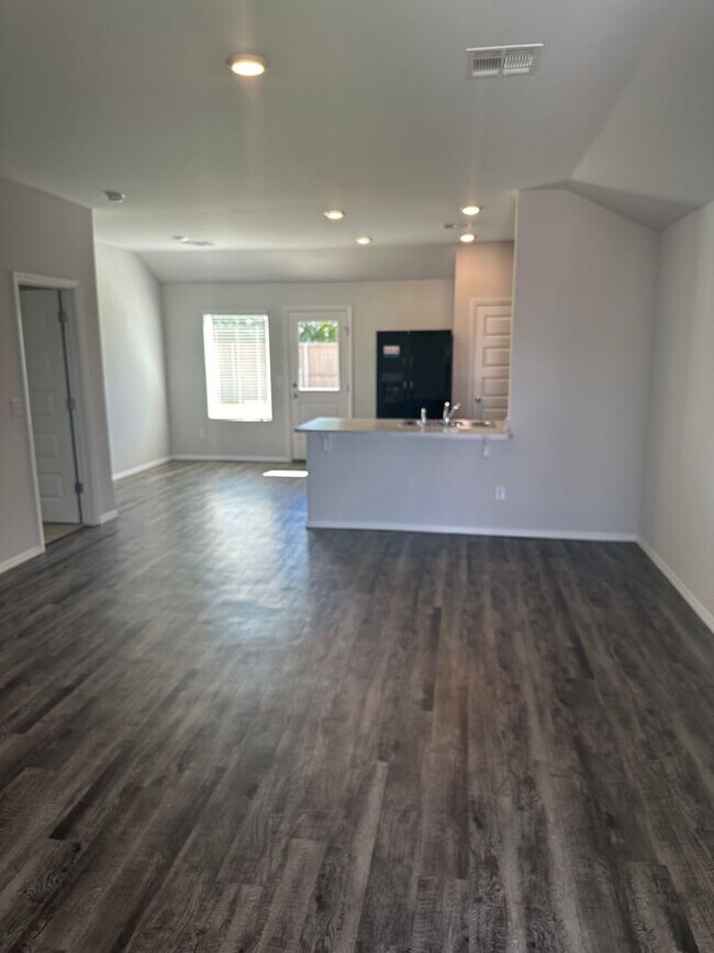 Building Photo - *Save $500!* NEW Three Bedroom | Two Bath Home in Morgan Glen