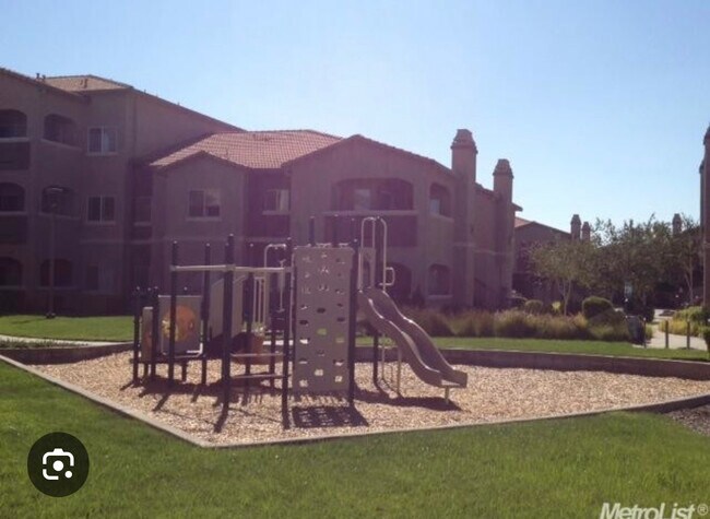 Foto del edificio - 10001 Woodcreek Oaks Blvd
