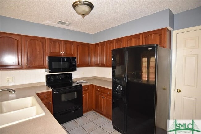 Building Photo - 130 Shady Hill Cir