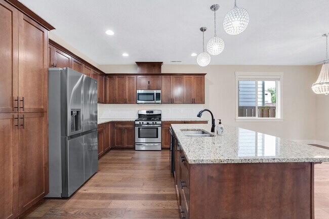 Foto del edificio - 28616 Greenway Dr