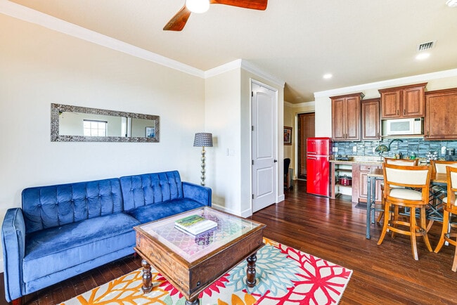 Building Photo - 1000 Castle Pines Ct