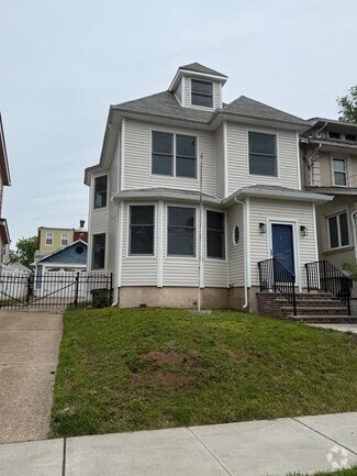 Building Photo - 423 Devon St