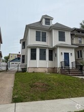 Building Photo - 423 Devon St