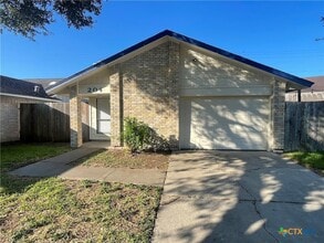 Building Photo - 204 Rattan Dr