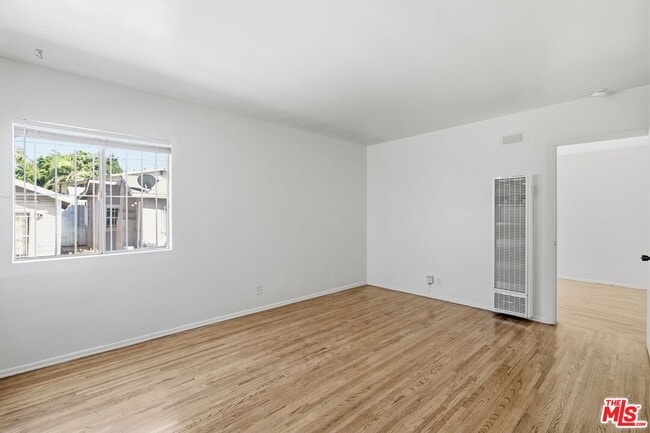 Building Photo - 2544 Thurman Ave.