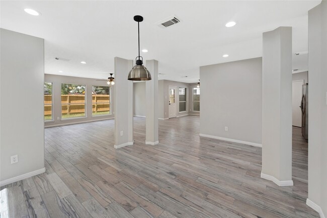 Building Photo - 3010 Palace Oaks Dr