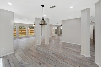 Building Photo - 3010 Palace Oaks Dr