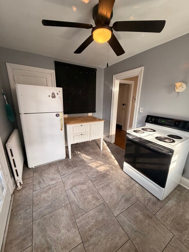 Foto del edificio - 8402 Flower Ave