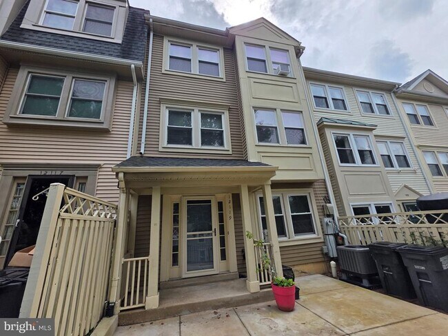 Building Photo - 12119 Salemtown Dr