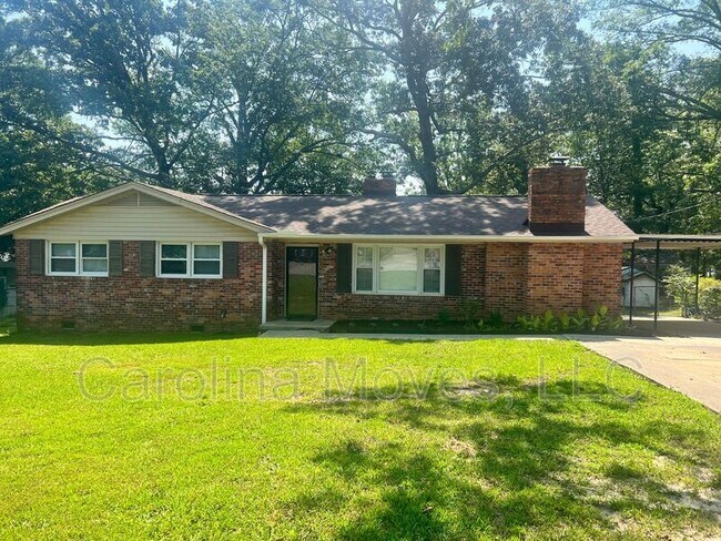 Photo - 305 Woodland Dr House