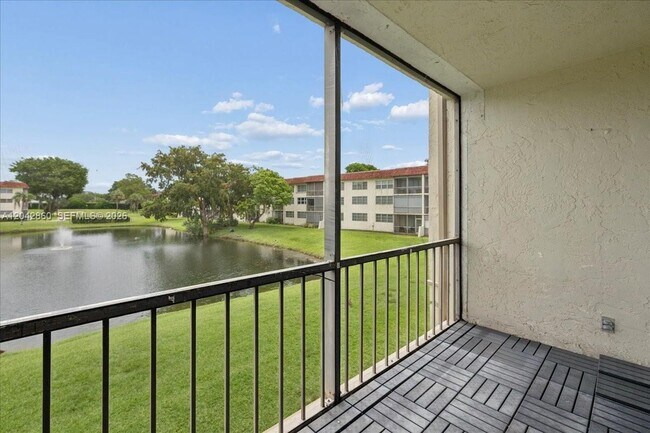 Foto del edificio - 800 S Hollybrook Dr