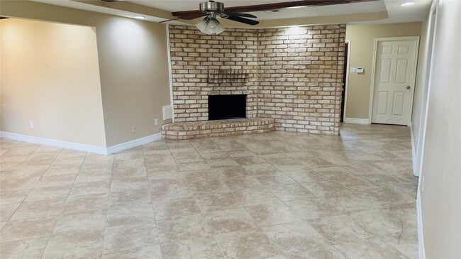 Building Photo - 3310 Glen Spring Dr