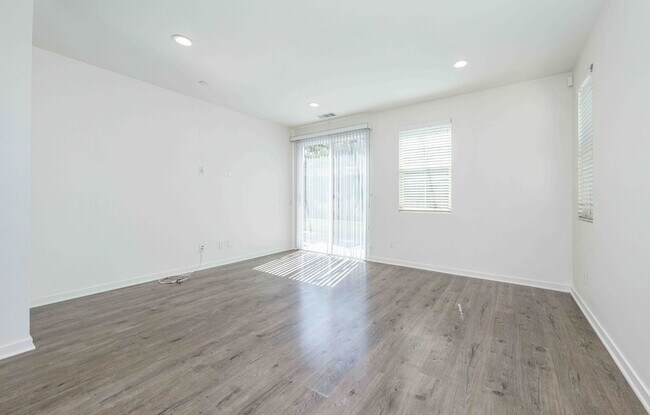 Foto del edificio - Modern, Move-In Ready Home with Attached 2-Car Garage