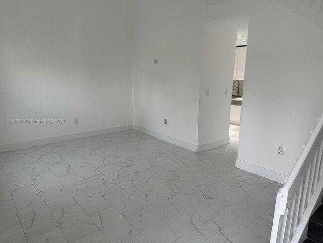Building Photo - 1295 SE 9th Pl