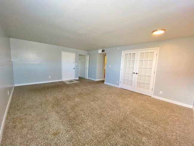 Building Photo - 3633 S Sheridan Blvd