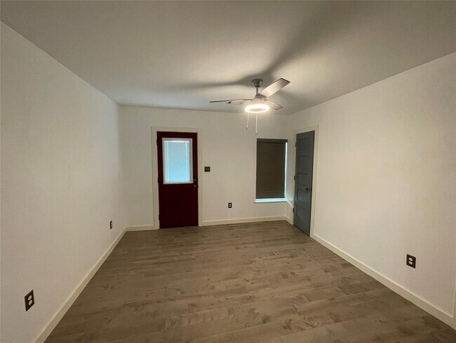 Building Photo - 4395 Varsity Ln