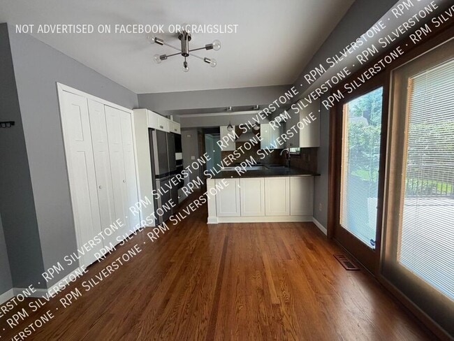 Building Photo - 869 Timberline Dr