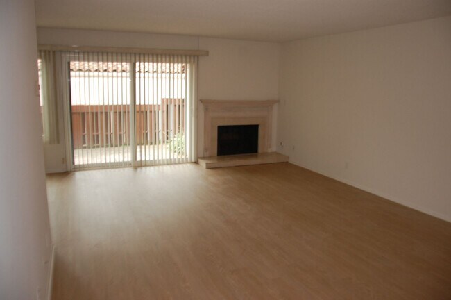 Foto del edificio - East Beach Town-home