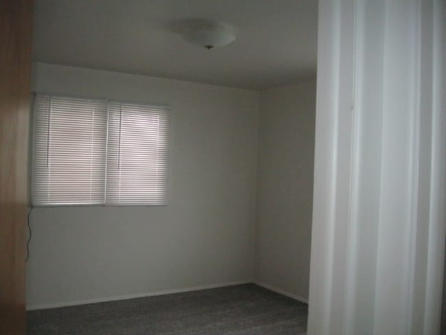 Building Photo - 716 24th St S