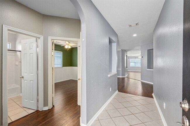 Building Photo - 15823 Stiller Park Dr