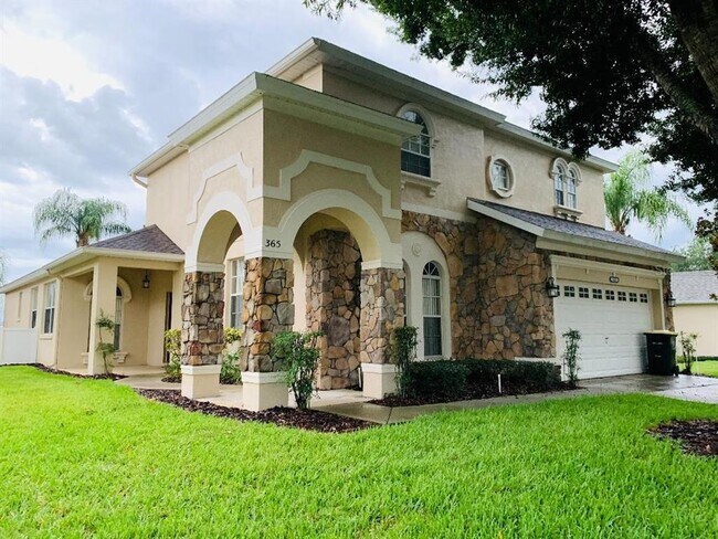 Foto del edificio - 365 Calabay Parc Blvd